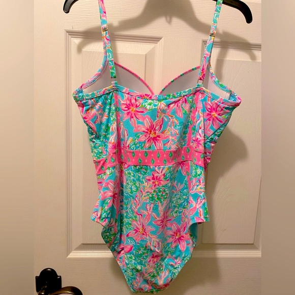 🌸Lilly Pulitzer Palma Swimsuit in Surf Blue So Shellegant •14 - Picture 10 of 16